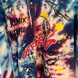 I gained weight and the hoodie can’t fit no more